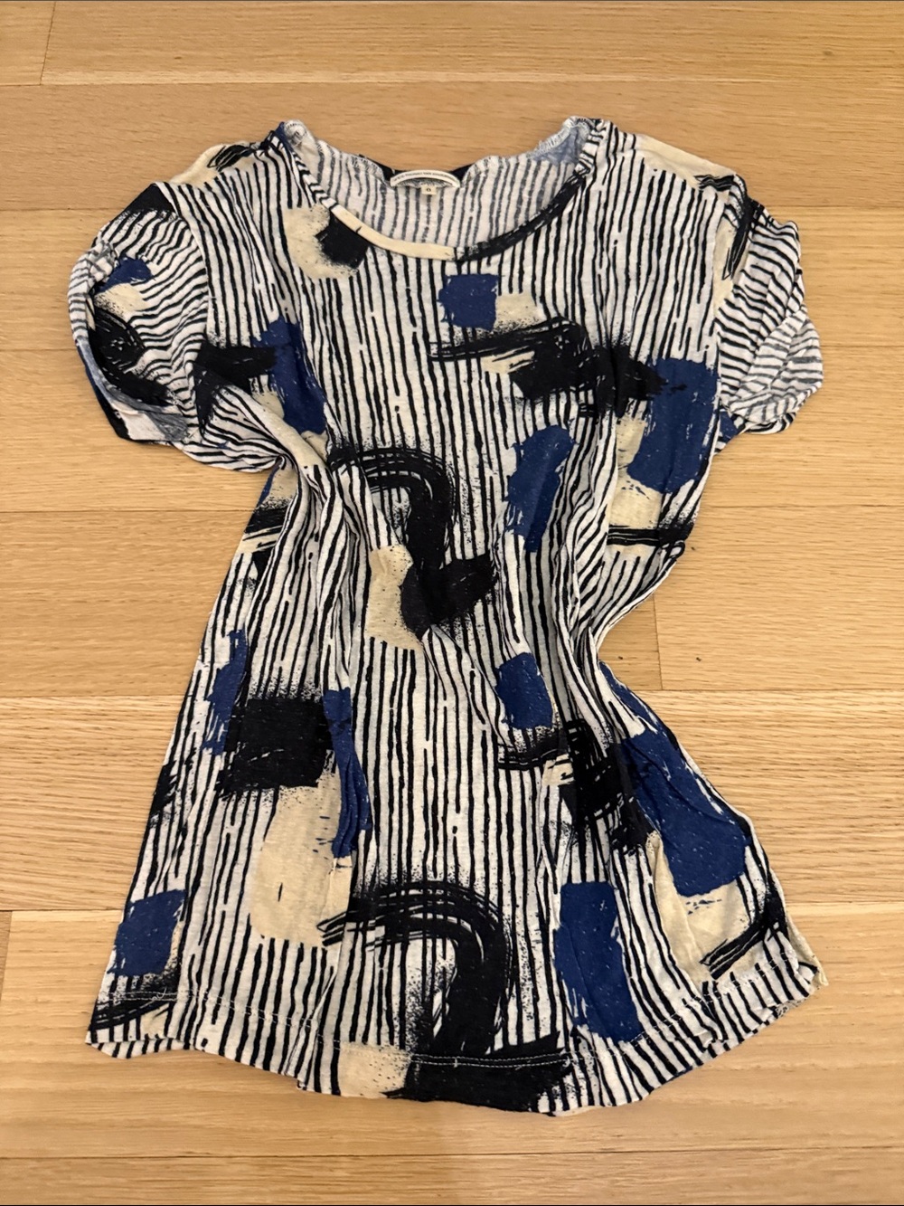 Abstract Brushstroke Short Sleeve Tee in Blue & Cream